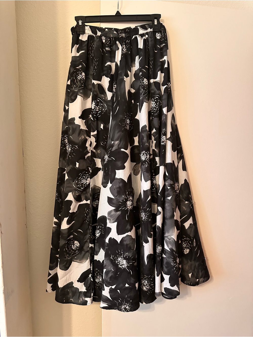 Roz & Ali Black and White Floral Maxi Skirt